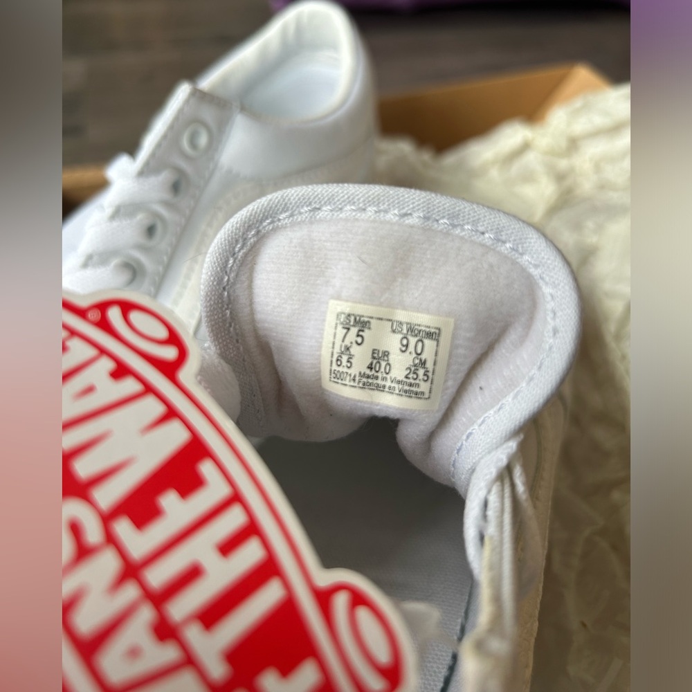 BRAND NEW IN BOX Vans Old Skool sneakers in True White. Never worn, pristine - Picture 7 of 8